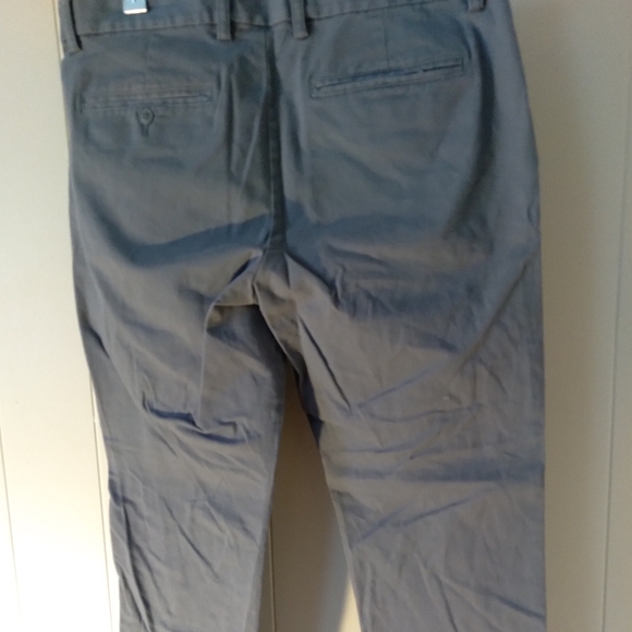 3 Pairs of Pants Bundle ("Tommy Hilfiger, Old Navy & Dockers 33x30") - Picture 3 of 12